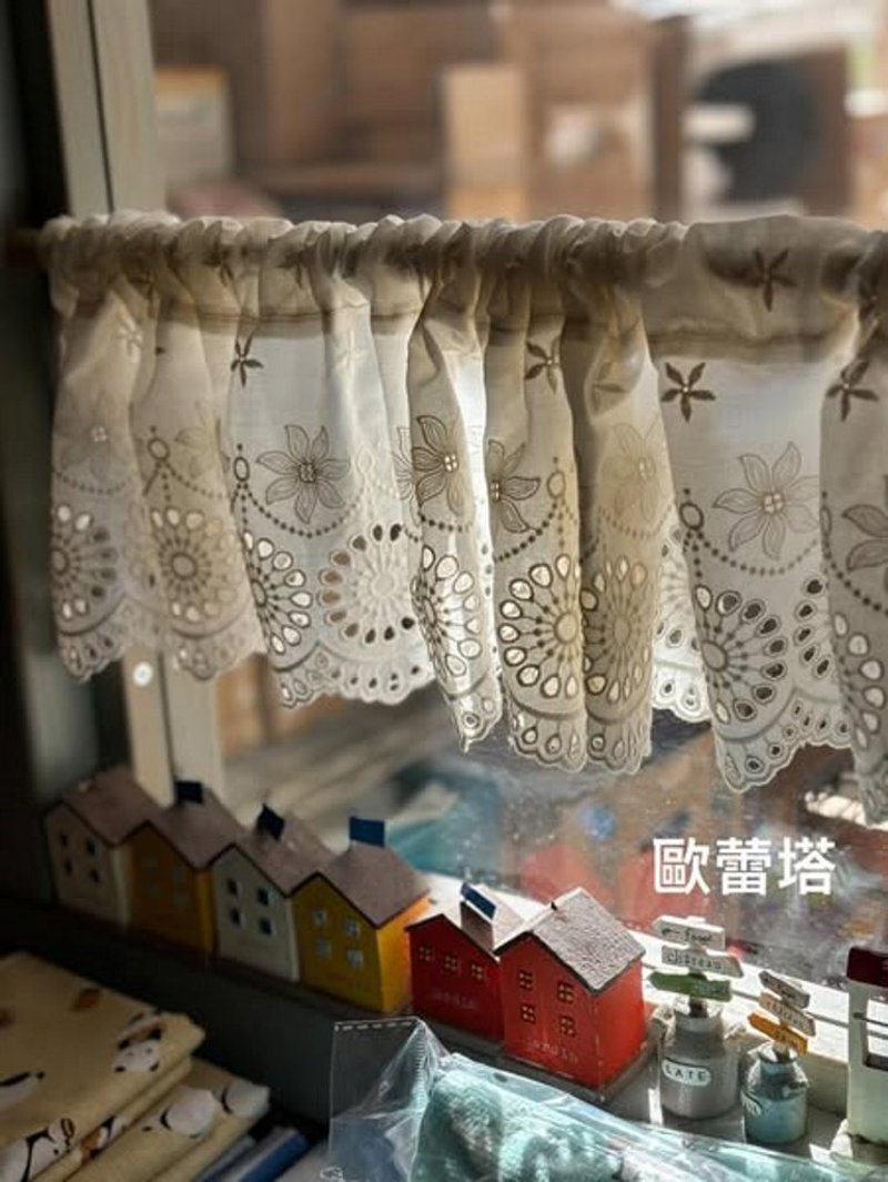 歐蕾塔手做**米色太陽花刺繡櫃簾 - 海報/掛畫/掛布 - 棉．麻 白色