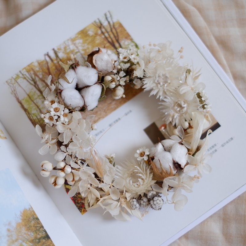 Undequited | Pure dry flower wreath not withered hydrangea props props wall decoration gifts wedding arrangement office small objects home exchange gifts Christmas spot - ของวางตกแต่ง - พืช/ดอกไม้ ขาว