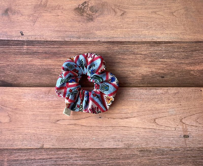 Scrunchie-retro flower - เครื่องประดับผม - ผ้าฝ้าย/ผ้าลินิน หลากหลายสี