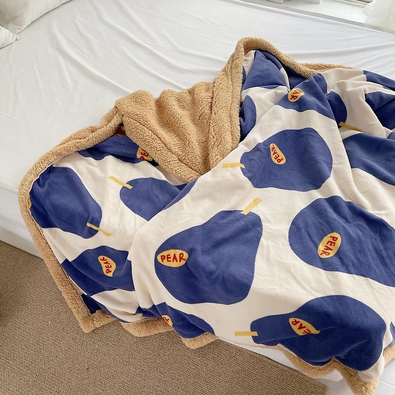 鄧布梨多 設計師原創奶油絨毛毯實用蓋毯藍色梨子羊羔絨厚暖午休 - 被/毛毯 - 其他材質 
