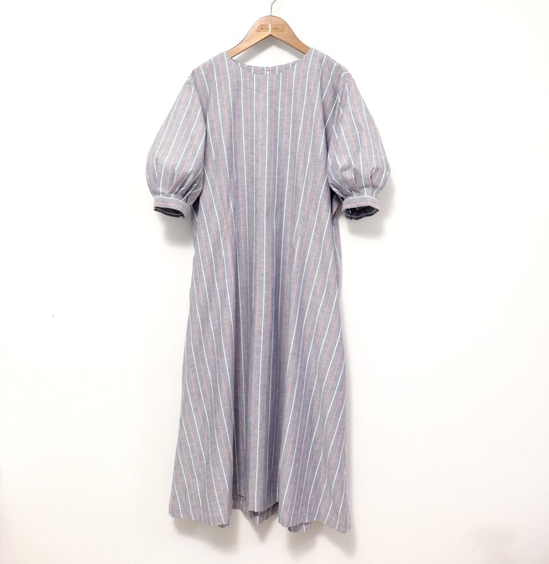 Round neck puffy sleeves long dress/grey bottom with red and white patterns - เสื้อผู้หญิง - ผ้าฝ้าย/ผ้าลินิน หลากหลายสี