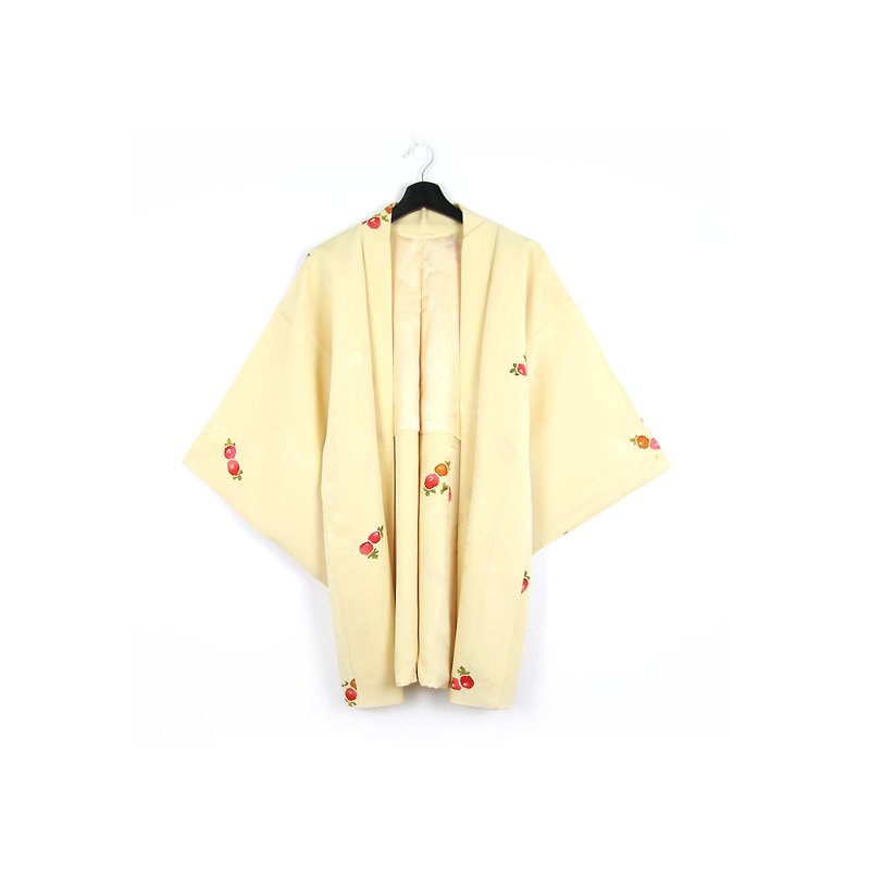 Back to Green-日本帶回羽織 淺鵝黃 果實/vintage kimono - 外套/大衣 - 絲．絹 