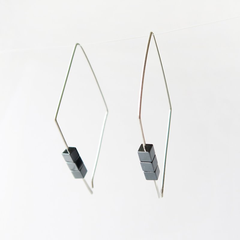 925 Silver Rhombus-shaped Iron Ore  Earrings-sold as a pair - ต่างหู - เงินแท้ สีดำ