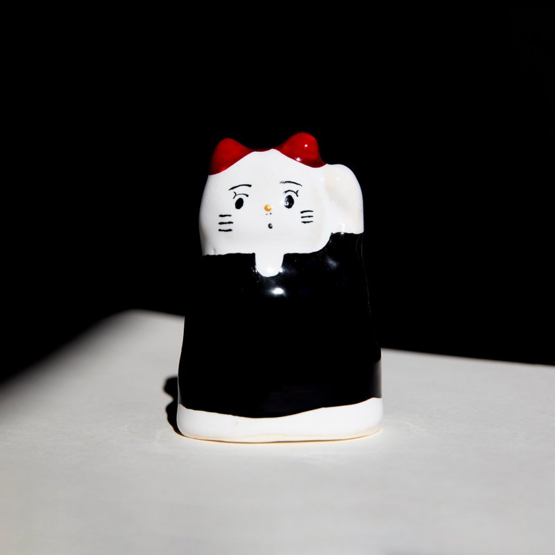街頭開運招財貓-魔女琪琪喵 - 擺飾/家飾品 - 陶 白色