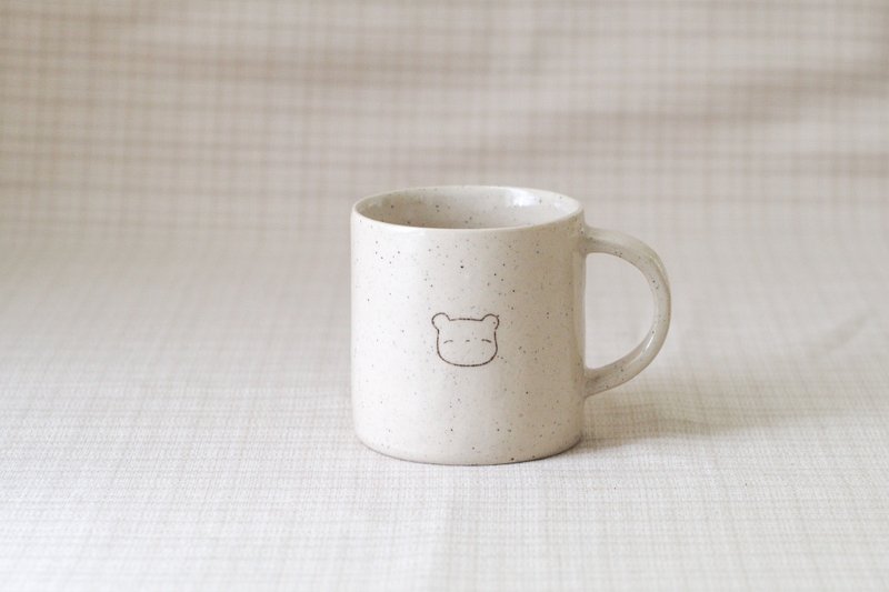bear Hand made Ceramic Mug Lamud 230ml. cookie and cream - 咖啡杯/馬克杯 - 陶 白色