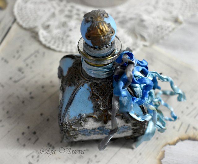 中国製ガラス製装飾セット（香水瓶、筆、飾り物）