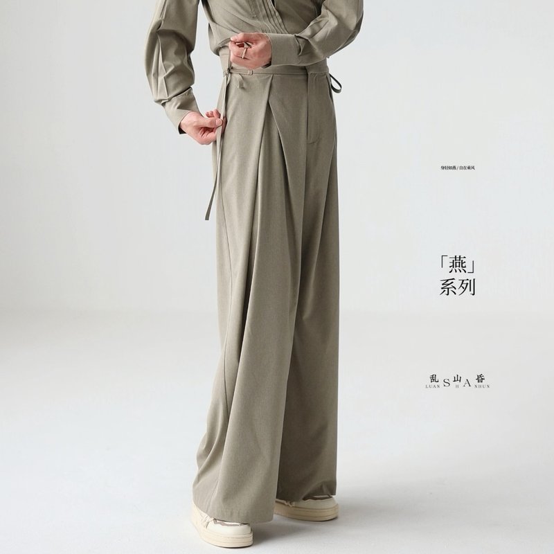 亂山昏 燕新中式國風原創淺灰綠多褶輕薄通勤日常休閒長褲男 - 男長褲/休閒褲 - 其他材質 