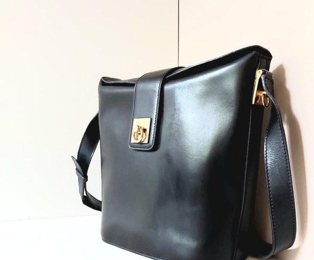 LA LUNE】希少中古 CELINE ブラックゴールドリング フライドポテト スモールバッグ シングルショルダー サイドクロスボディ ハンドバッグ  - ショップ LA LUNE Vintage: Antiques from Japan ショルダーバッグ - Pinkoi