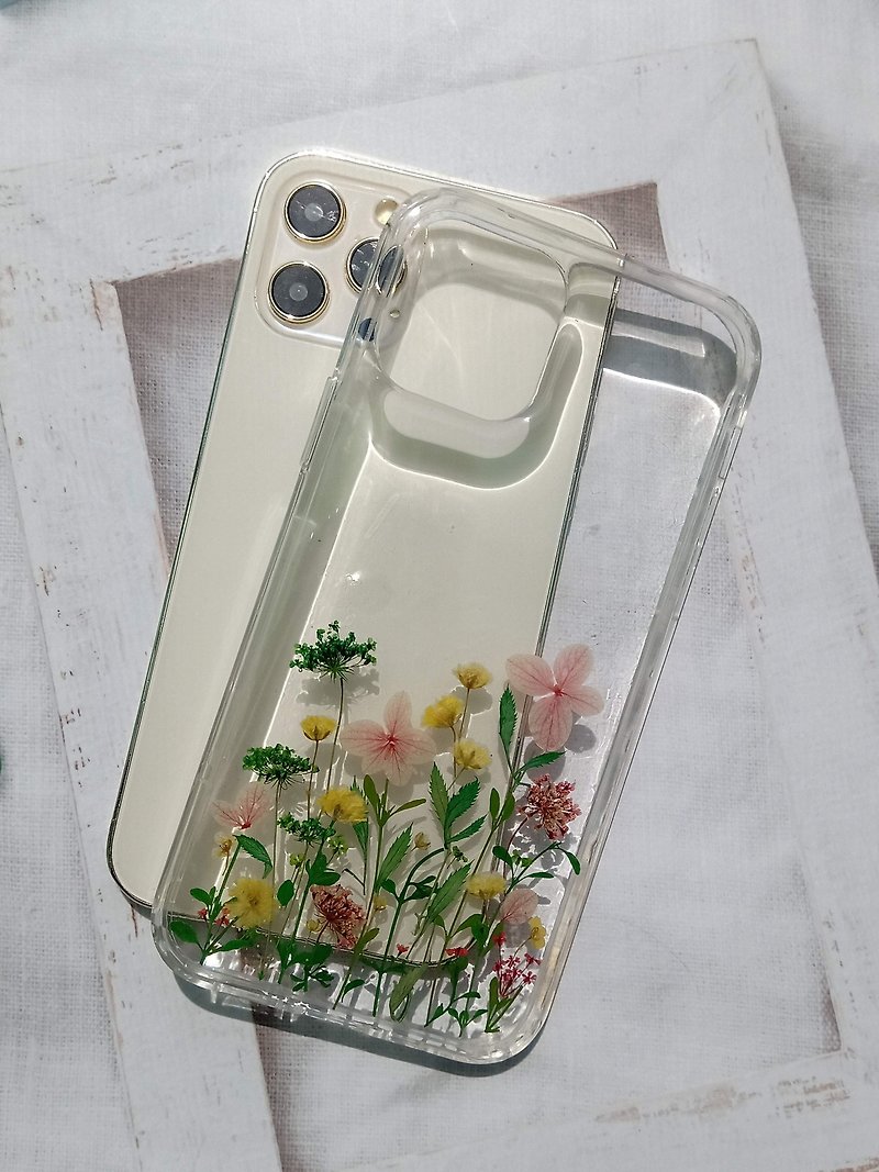 Handmade phone case, Pressed flowers Phone case, Fit for iPhone 12 - เคส/ซองมือถือ - เรซิน หลากหลายสี