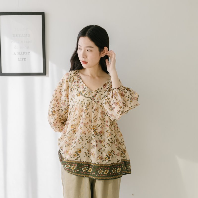 | New Early Spring Arrivals・Designer Collection | Joy V-Neck Three-Quarter Sleeve Women's Top - Crushed Floral Print - เสื้อผู้หญิง - ผ้าฝ้าย/ผ้าลินิน สีน้ำเงิน