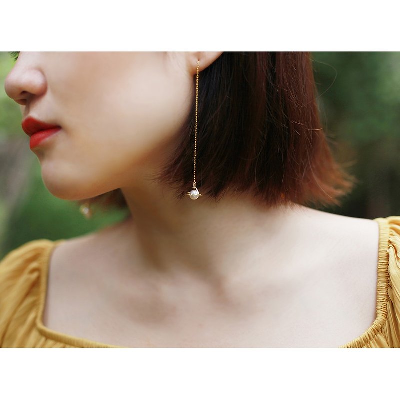 Miss Queeny original | Little Planet Natural Pearl 925 Sterling Silver Ear Wire Elegant Feminine - ต่างหู - โลหะ สีทอง