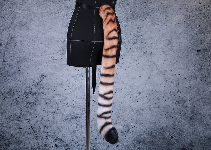 Realistic Tiger Tail Faux Fur Tail - 其他 - 其他人造纖維 橘色