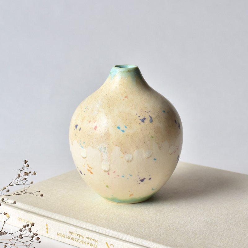 Water stone small vase 08 一点物 - 花瓶/陶器 - 陶 白色