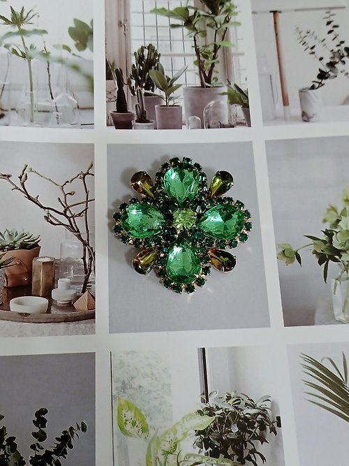 老時光製造所 vintage jewelry 華麗十字翠綠花卉萊茵別針