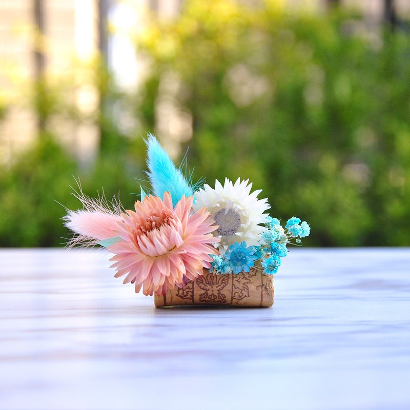 Dry flower magnet-cork horizontal style-blue pink rabbit wine bottle stopper graduation gift - Magnets - Plants & Flowers Blue