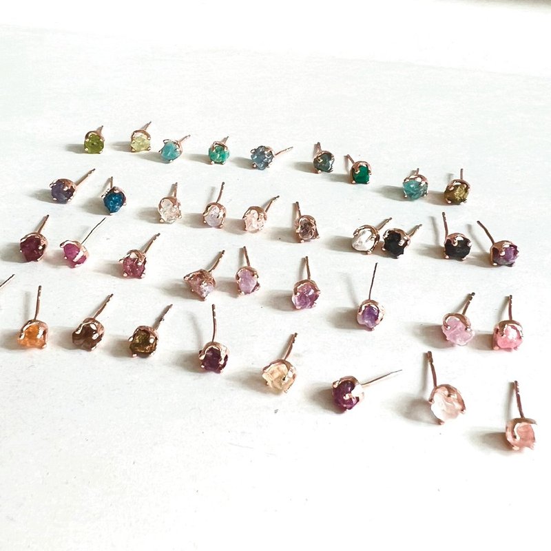Tiny stone earrings - 耳環/耳夾/耳骨夾 - 半寶石 銀色