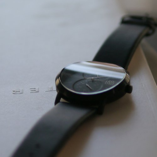 ZOOM 【iF 設計獎】MUSE 7100 特殊讀時真皮手錶 - 霧黑
