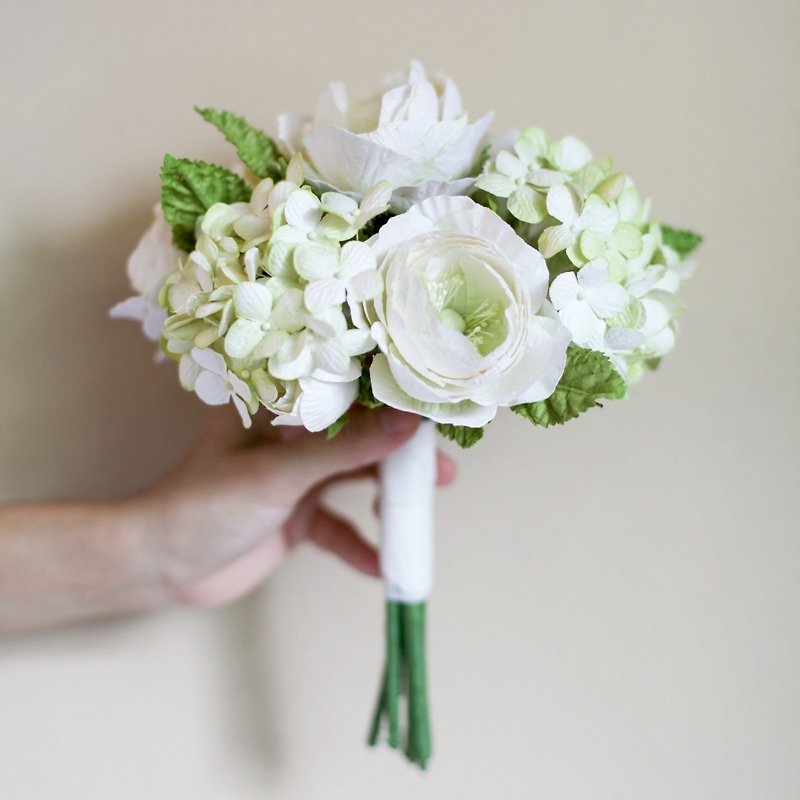 BM101 : ช่อดอกไม้เพื่อนเจ้าสาว สำหรับถือในงานแต่งงาน ในโทนสีขาวครีม - งานไม้/ไม้ไผ่/ตัดกระดาษ - กระดาษ ขาว