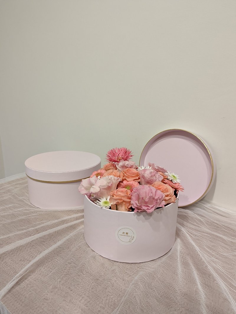 Valentine&#39;s Day gift box Valentine&#39;s Day gift flowers flower box flower box