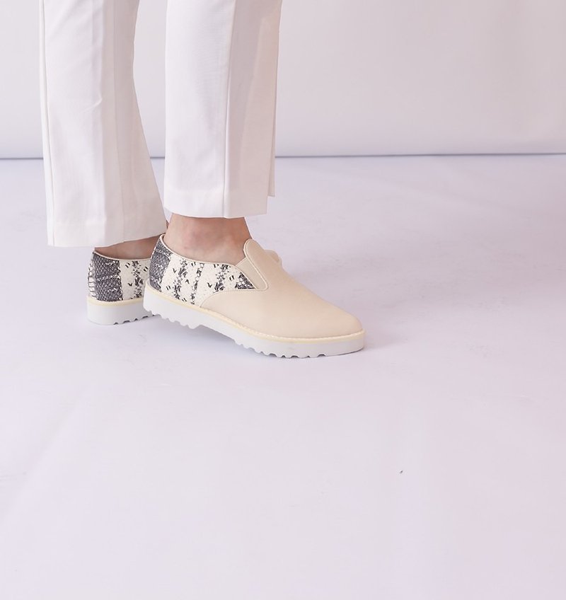 Beige snake pattern three-dimensional piping pointed thick-soled leather casual shoes - รองเท้าลำลองผู้หญิง - หนังแท้ สีกากี