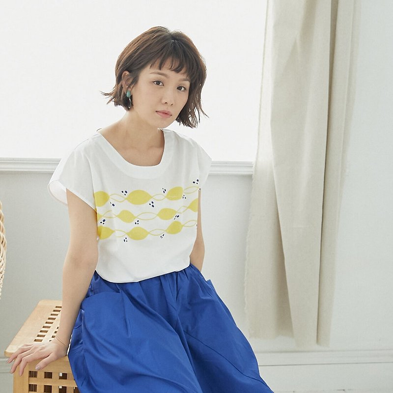 Summer Lemon Cotton Shirt Top White Edition With Taiwan Illustrator - เสื้อผู้หญิง - ผ้าฝ้าย/ผ้าลินิน ขาว