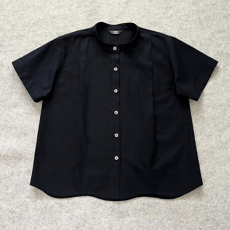 Dark jet black short sleeve shirt - เสื้อเชิ้ตผู้หญิง - ผ้าฝ้าย/ผ้าลินิน สีดำ
