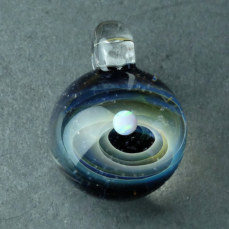 惑星の宇宙手作りガラスのペンダント - ネックレス - ガラス ブラック