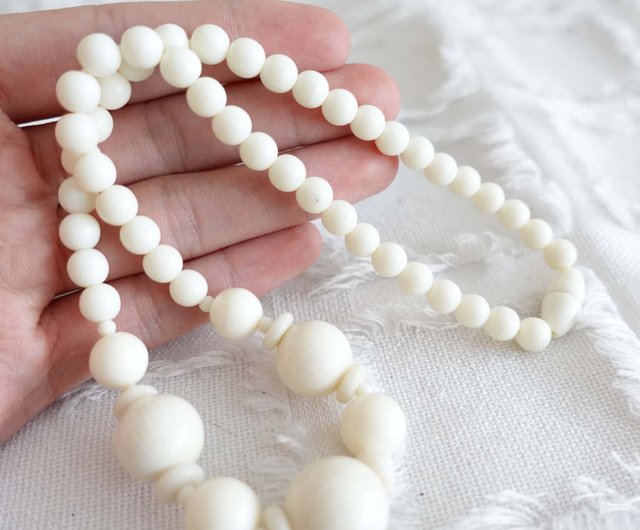 Vintage white clearance bead necklace