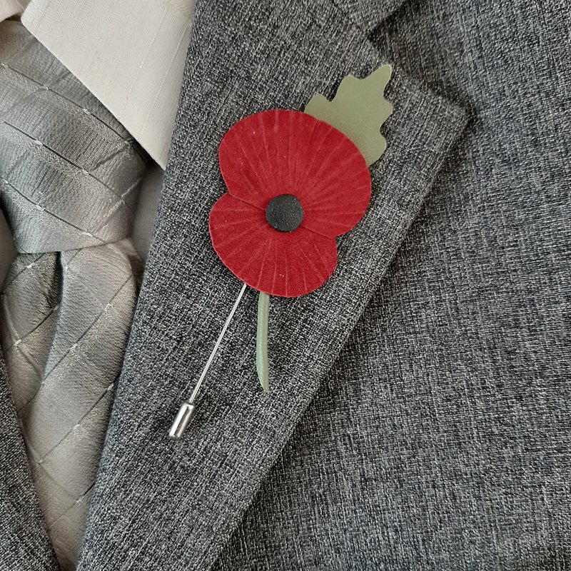 Red poppy Leather Mens lapel pin for him Leather boutonniere for dad - เข็มกลัด/พิน - หนังแท้ 