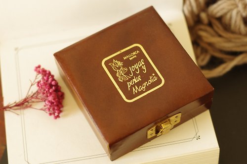 金銀寶貝 金銀寶貝 古典古董燙金酒紅色方形珠寶盒 W635