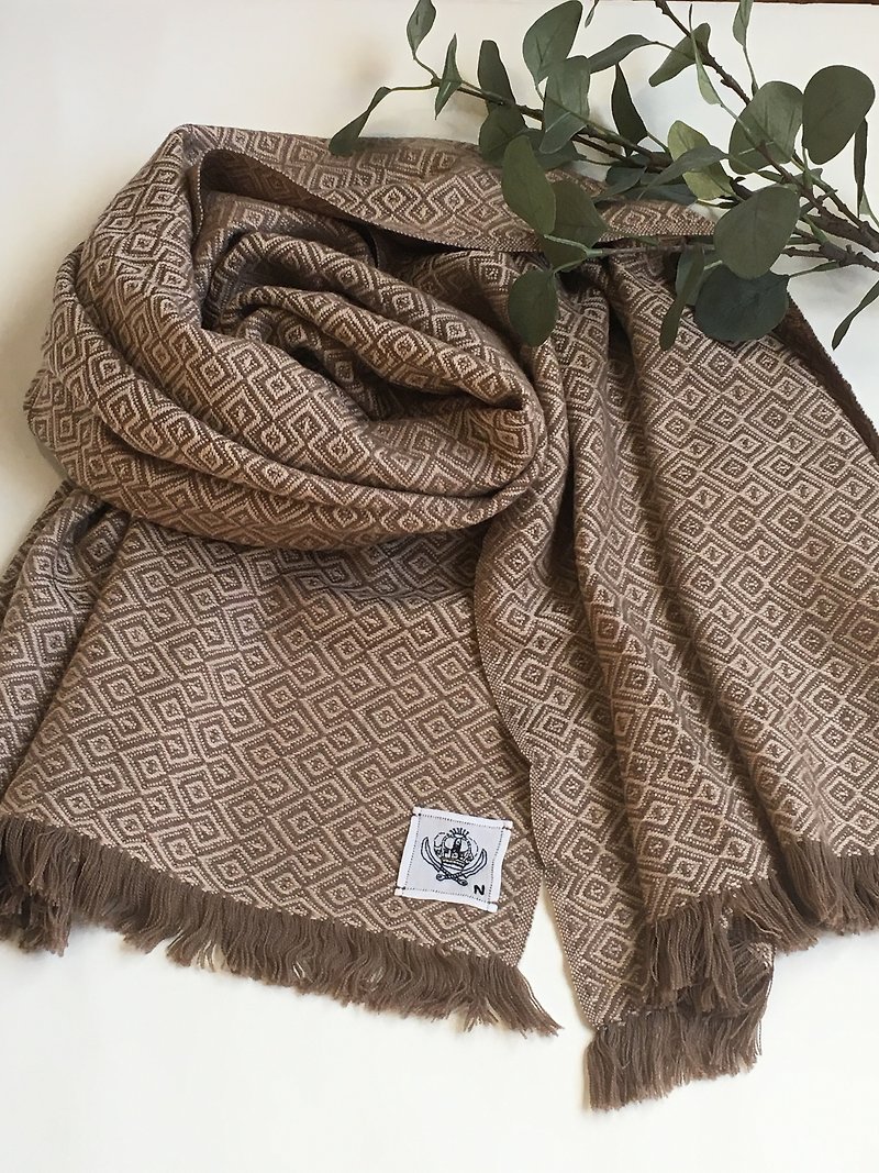 100% Soft Wool Hand Woven Shawl - ผ้าพันคอ - วัสดุอื่นๆ สีกากี