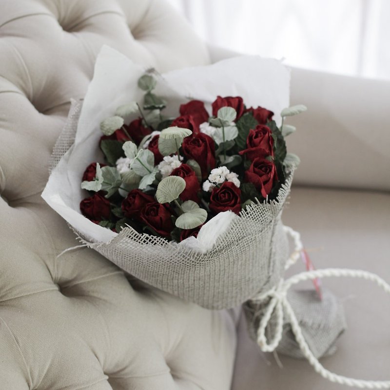 VB207 : Valentine's Day Bouquet, Rose Bud Scarlet - Large Size - Plants - Paper Red