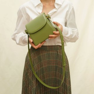 Bean green mini retro drawer square head layer cowhide macarons side back handcuffs dual-use leather bag