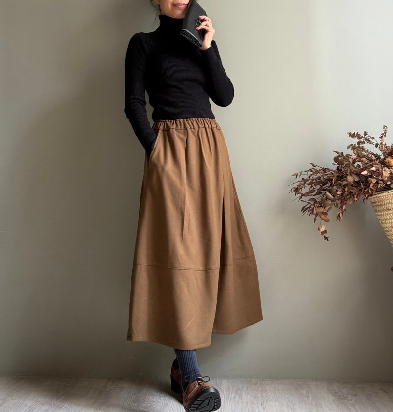看見遠山/可可棕色輕毛料山巒自由繪線刺繡繭狀下擺中長裙Wool - 裙子/長裙 - 羊毛 咖啡色