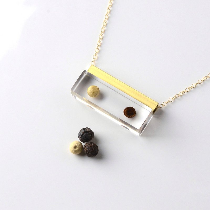 Black and white pepper necklace white pepper / black pepper / dried flower / resin / Japanese design - สร้อยคอ - เรซิน สีดำ