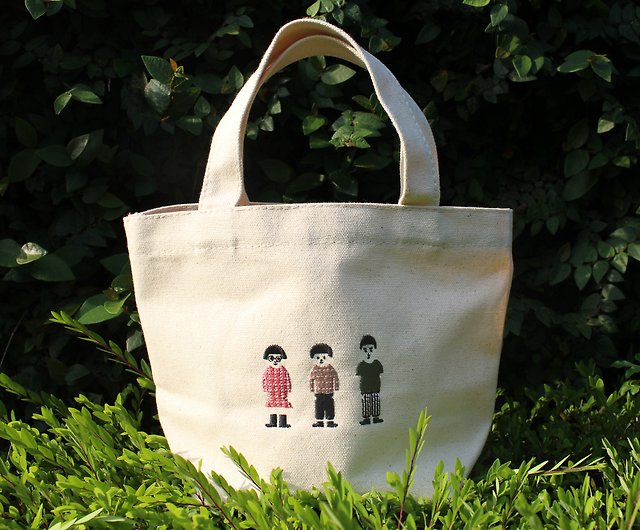 How To Style A Handy Canvas Tote Bag