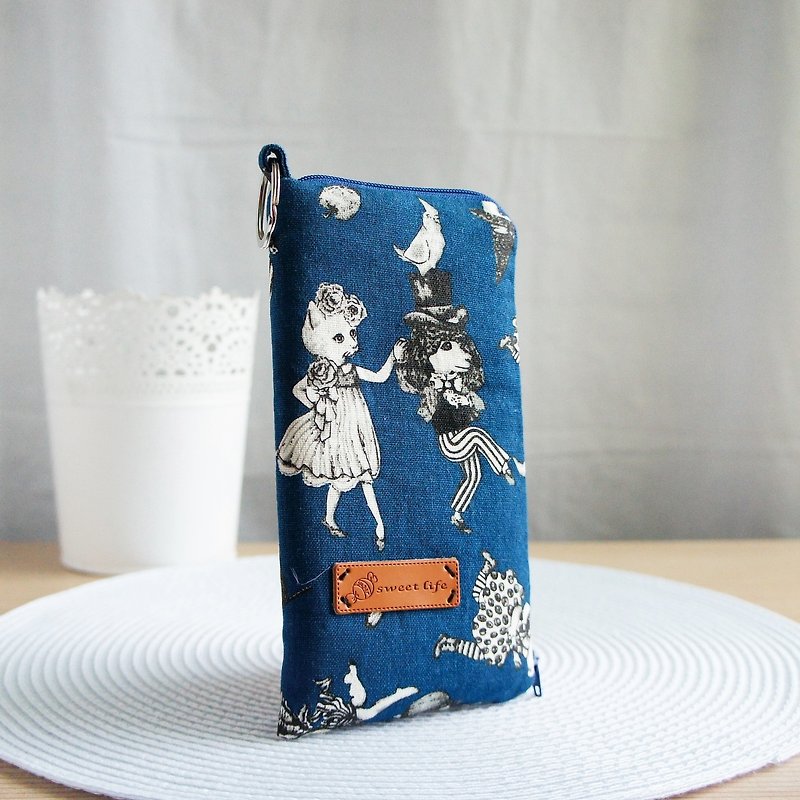 Lovely牛仔藍貓咪跳舞拉鍊雙層鋪棉手機包、筆袋、5.5吋手機可用 - 手機殼/手機套 - 棉．麻 藍色