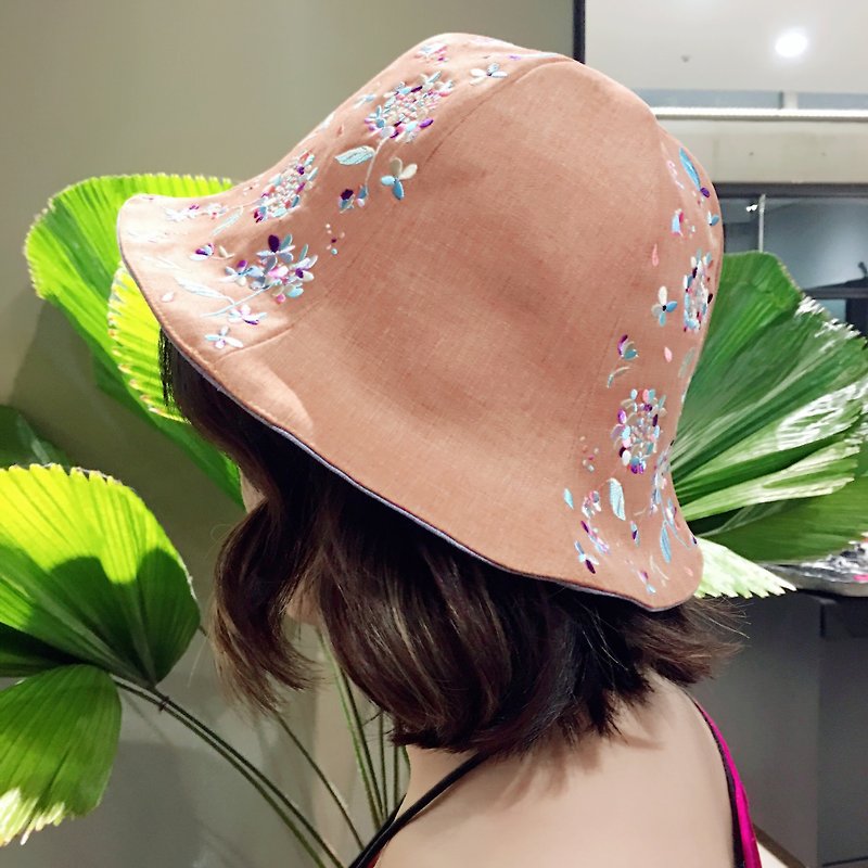 humming| Embroidered stamen hat reversible for Valentine's Day - หมวก - ผ้าฝ้าย/ผ้าลินิน หลากหลายสี
