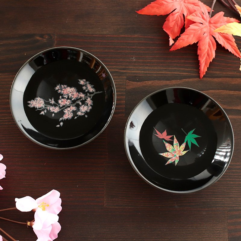 Warm feeling cherry blossoms and autumn leaves black flat bowl pair set - แก้วไวน์ - เครื่องลายคราม สีดำ