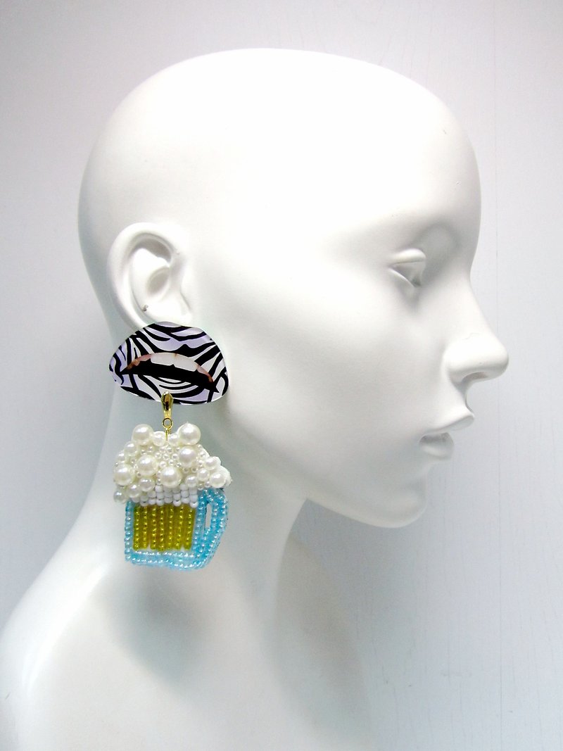 TIMBEE LO lip beaded beer earrings handmade - Earrings & Clip-ons - Plastic Black