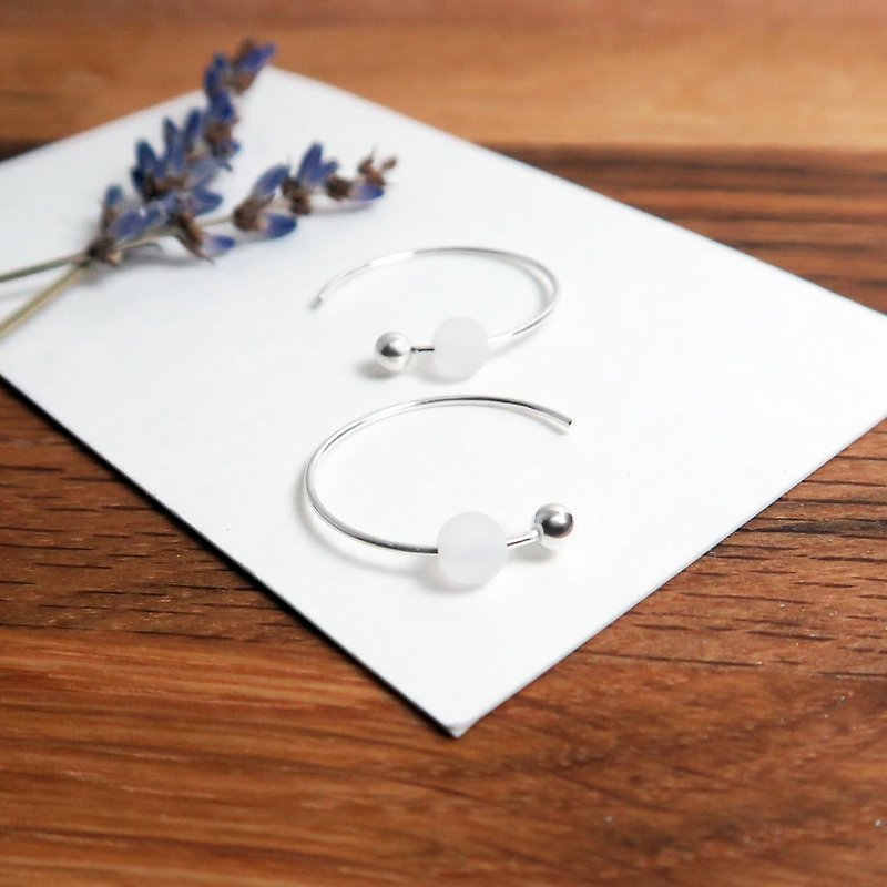 白水晶 新月耳環(小)-925純銀天然石耳針 - 耳環/耳夾 - 純銀 白色
