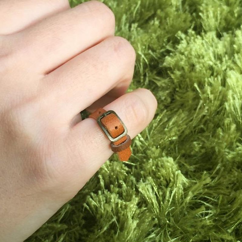 Small genuine leather belt ring ｜ Chocolate - แหวนทั่วไป - หนังแท้ สีนำ้ตาล