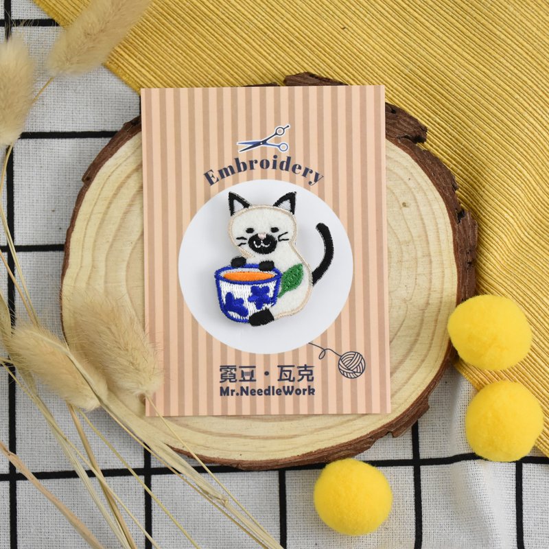 【刺繡】貓咪 x 美食 | 胸針 | 別針 | 貼紙 | 綠茶 | 茶 - 胸針 - 繡線 