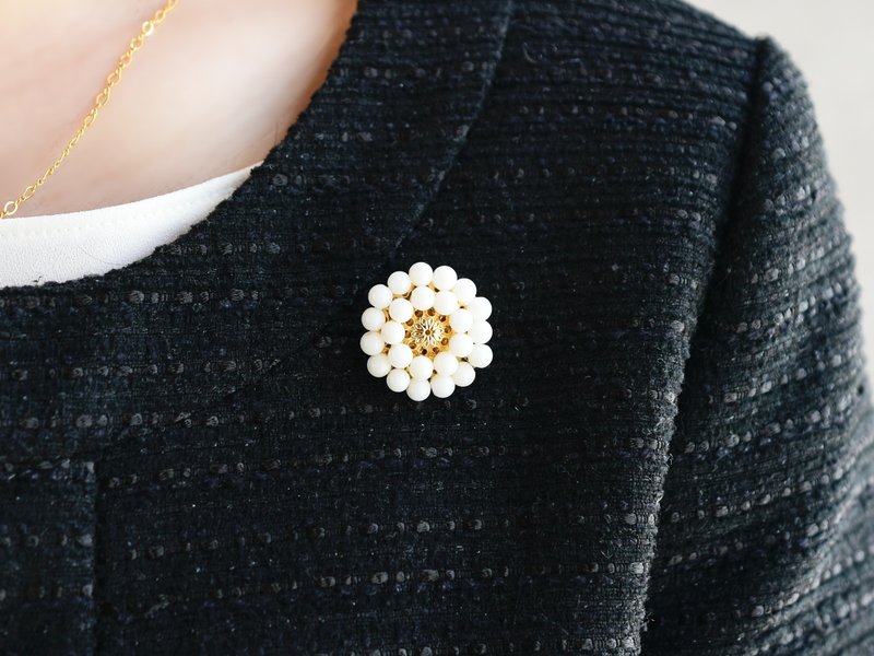 【ブローチ】アンティークレトロなお花　白珊瑚 - 胸針 - 半寶石 白色