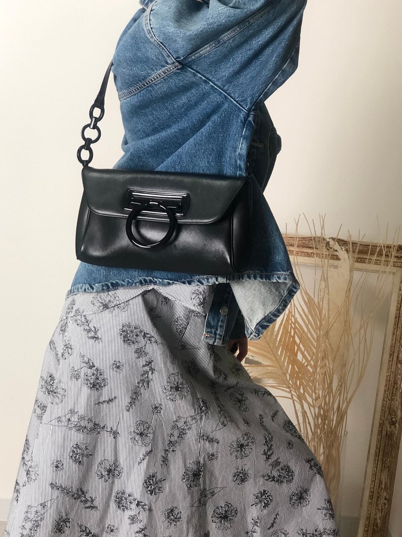 【 日本直送　名牌中古包 】Salvatore Ferragamo ショルダーバッグ ブラック ガンチーニ ホーボーバッグ vintage 5vrh26 - 側背包/斜背包 - 真皮 黑色