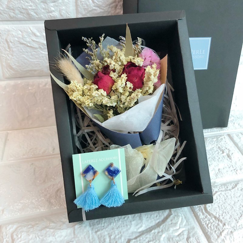 Mother's Day Preserved Flower Gift Box Earrings Birthday - ต่างหู - งานปัก สีน้ำเงิน