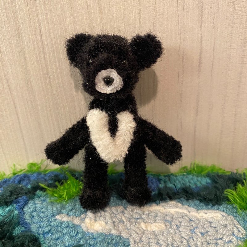 Taiwan Black Bear Standing 9cm-Hairy Root Twisting Stick Handmade/Doll Doll Wool Doll/モールアート - ของวางตกแต่ง - วัสดุอื่นๆ สีดำ