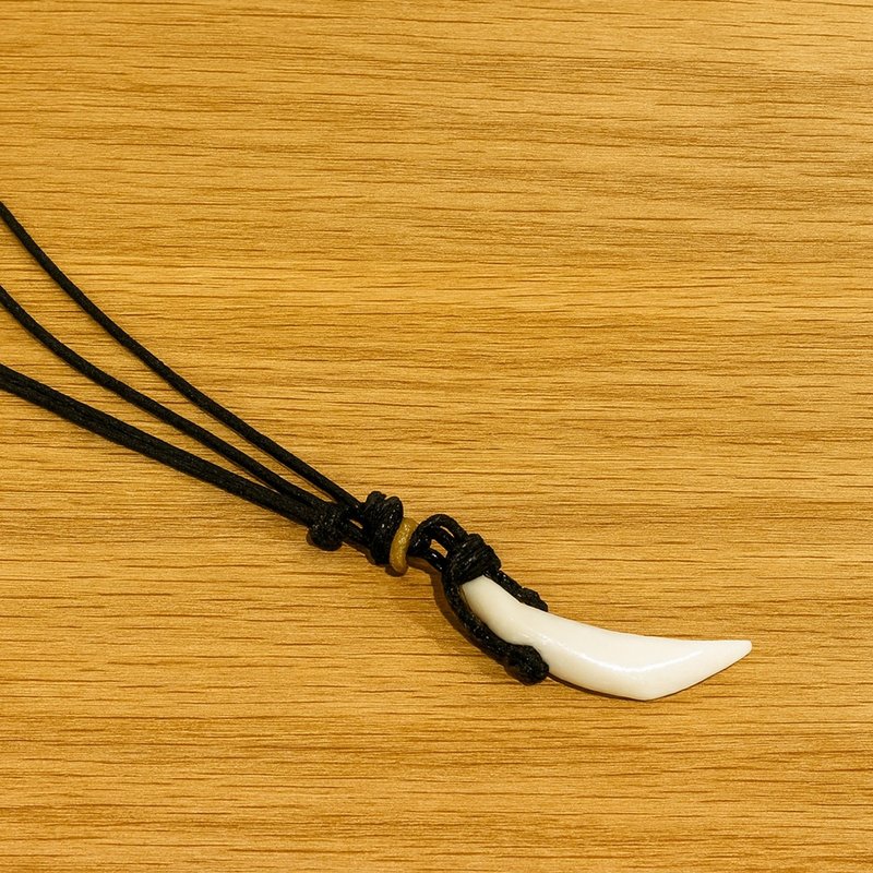 勇者之牙 | 原住民山豬牙手工頸鍊(小) - 項鍊 - 其他材質 