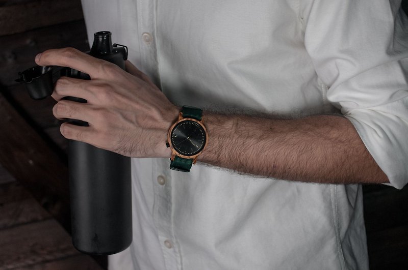 プライム1.2.1ゼブラウッド木製時計-フォレストグリーン42mm - 腕時計 ユニセックス - 木製 グリーン