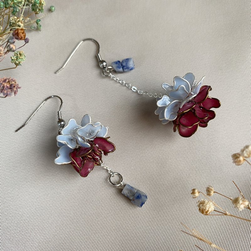 灰藍x莓紅繡球花樹脂耳環/耳夾-水晶花/新娘/生日/情人節/天然石 - 耳環/耳夾/耳骨夾 - 樹脂 紅色
